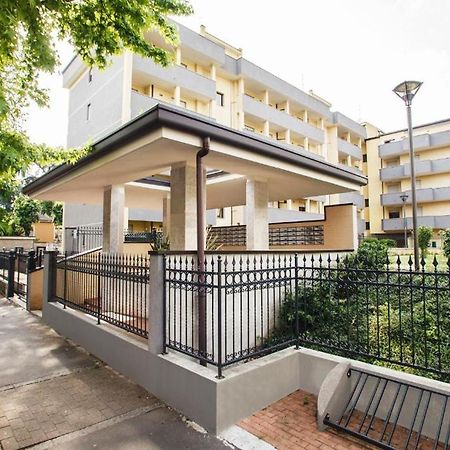 Hq Aparthotel Milano Inn - Smart Suites Cinisello Balsamo Exteriör bild